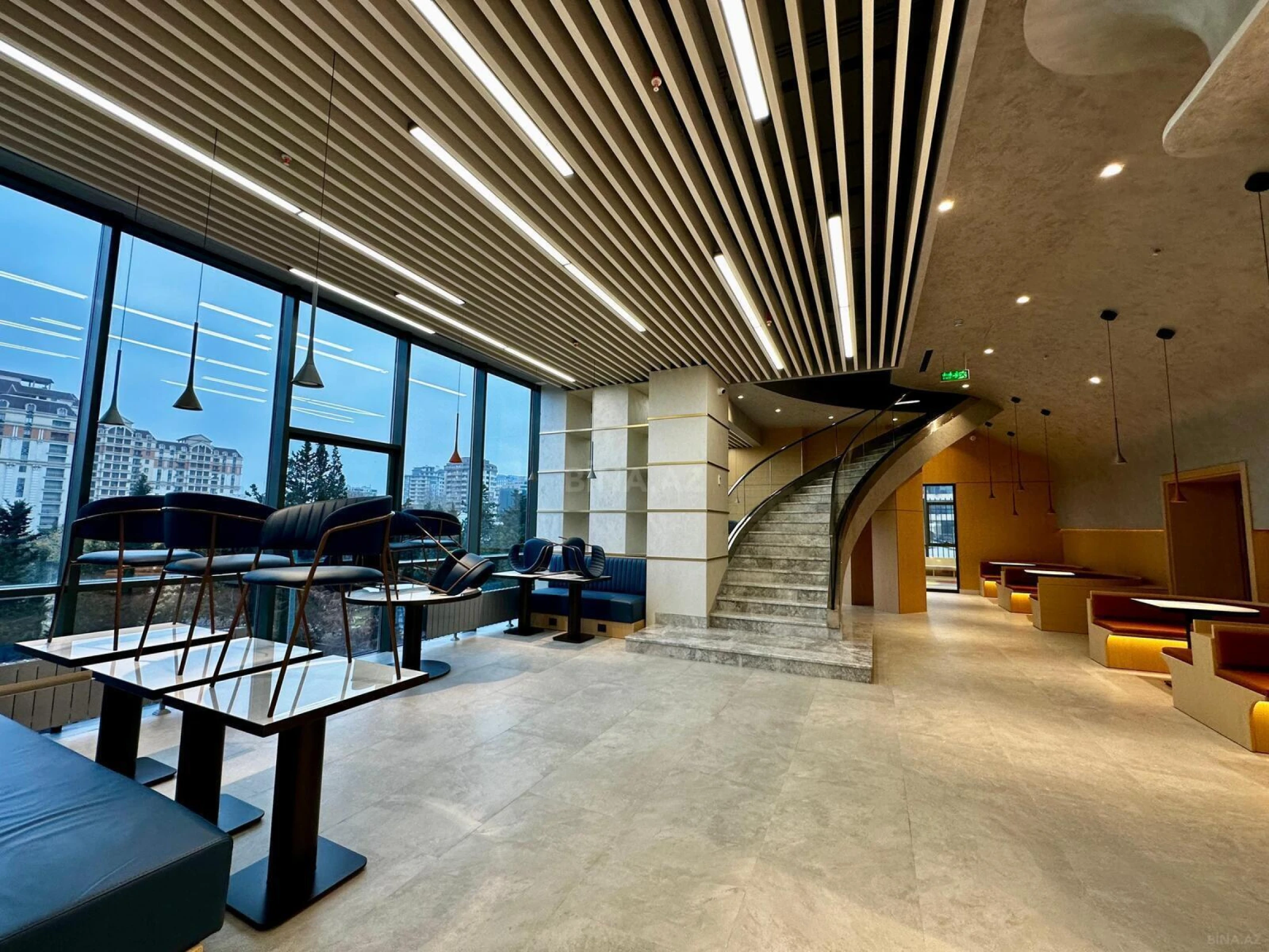 Satılır 3 otaqlı mənzil 206 m²