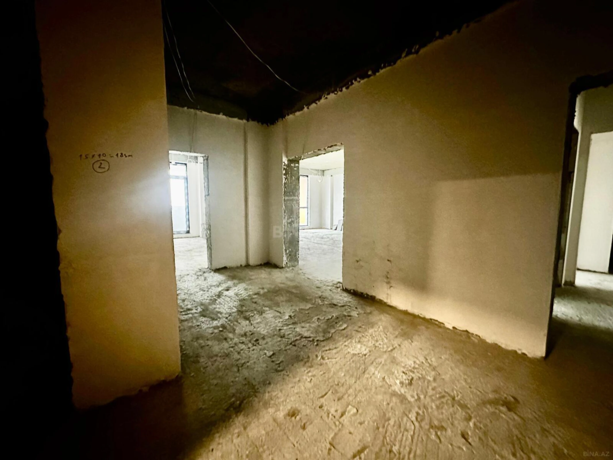 Satılır 3 otaqlı mənzil 206 m²