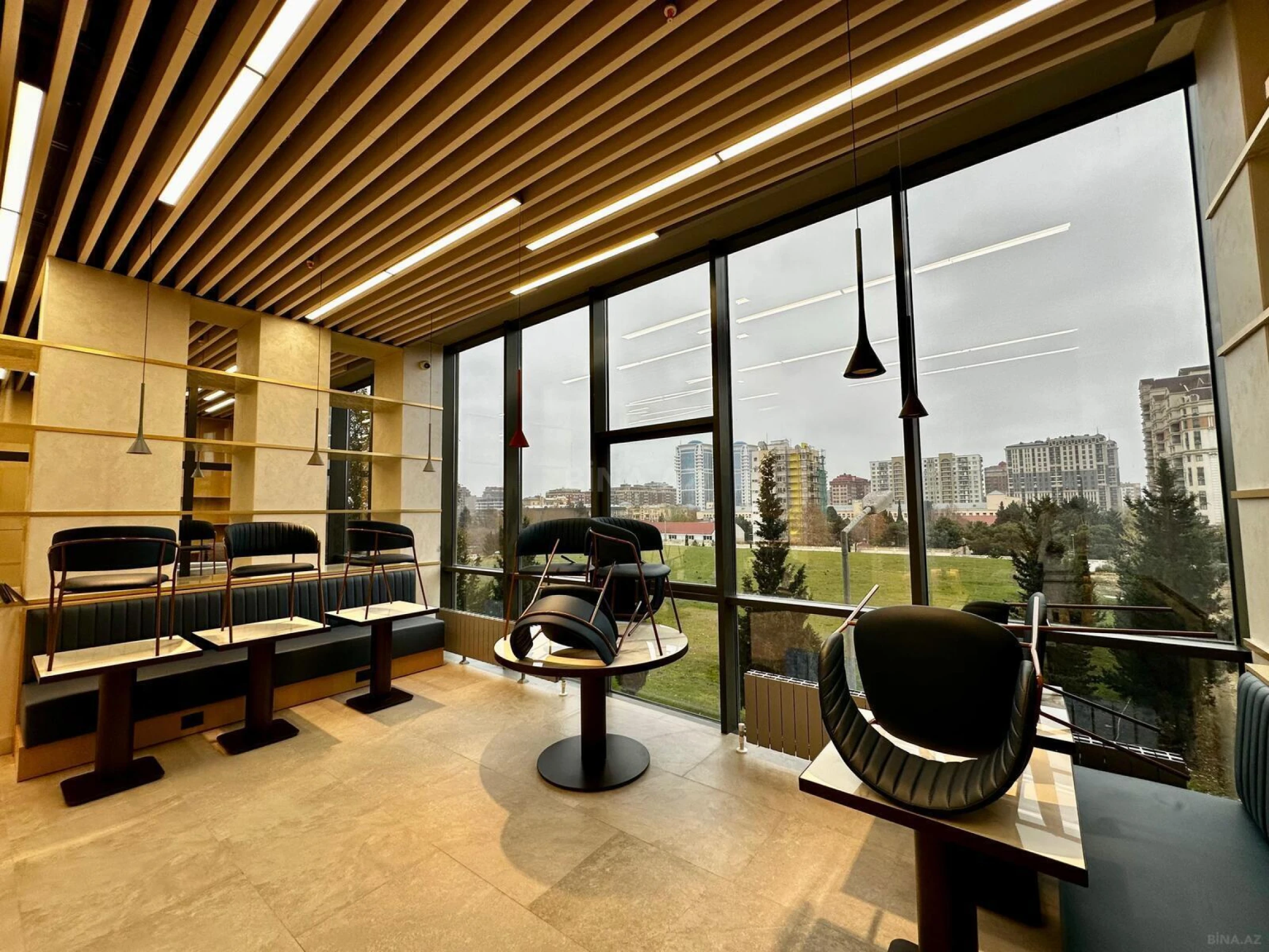 Satılır 3 otaqlı mənzil 206 m²