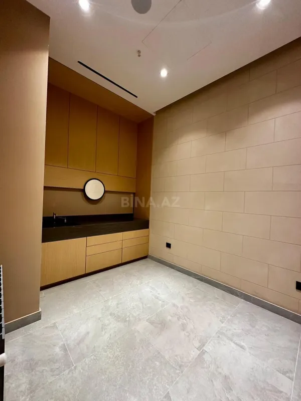 Satılır 3 otaqlı mənzil 206 m²