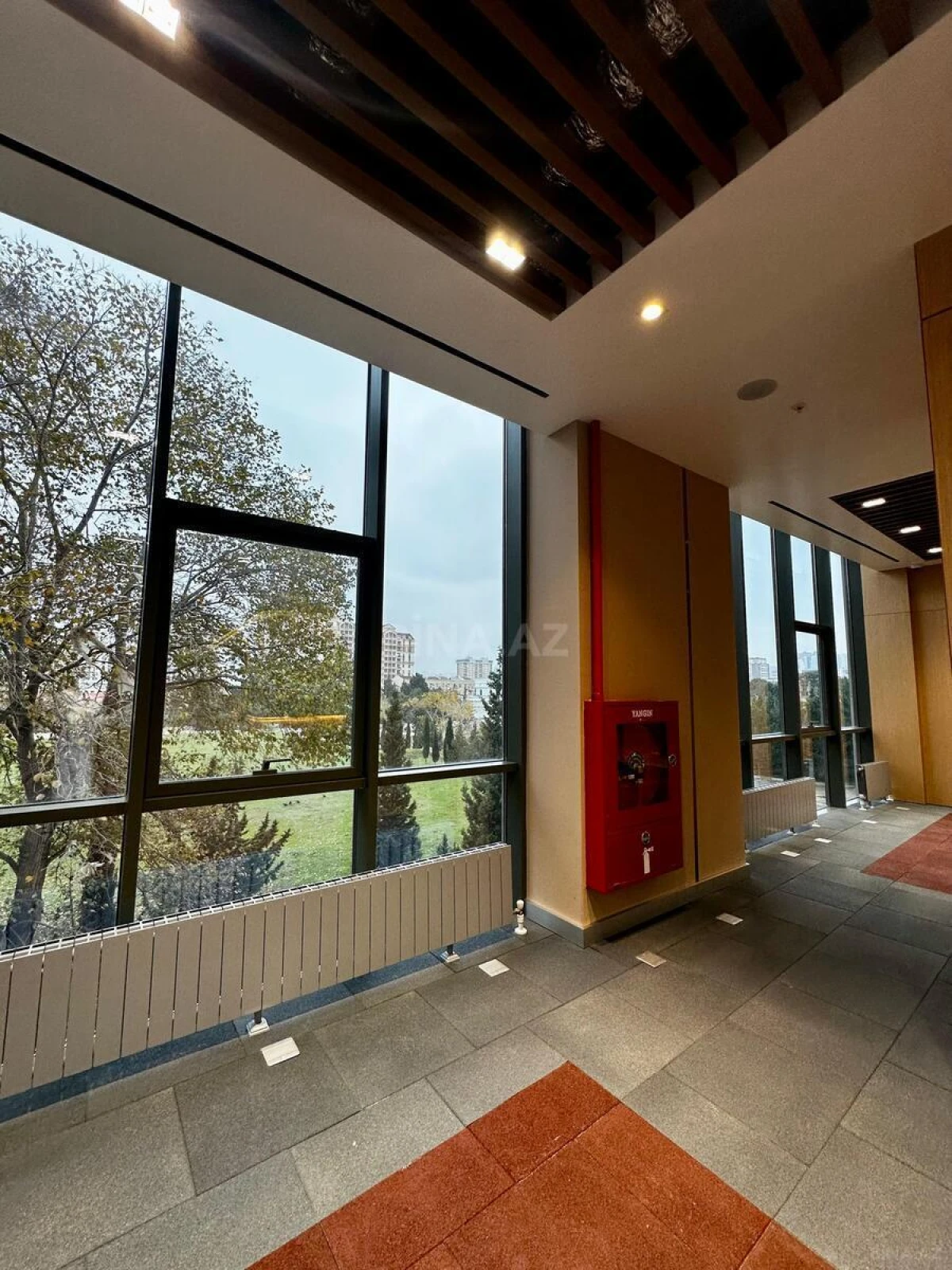 Satılır 3 otaqlı mənzil 206 m²