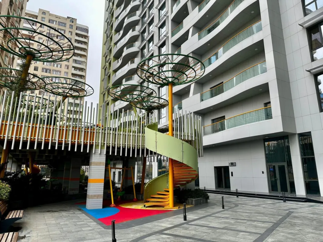 Satılır 3 otaqlı mənzil 206 m²