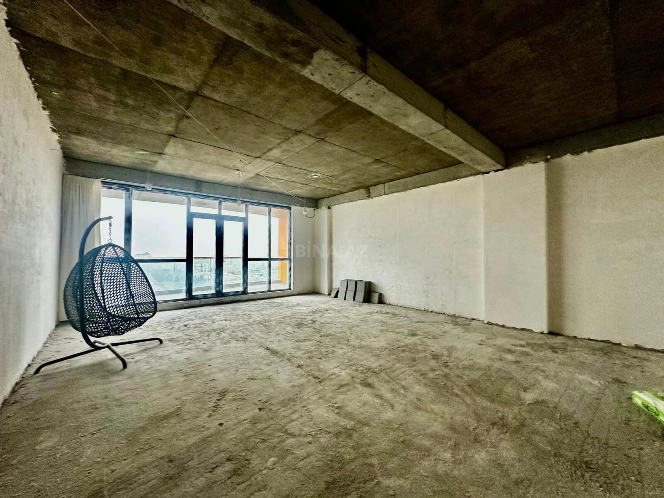 Satılır 3 otaqlı mənzil 206 m²