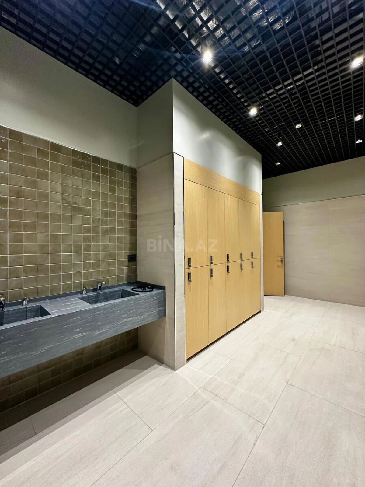 Satılır 3 otaqlı mənzil 206 m²