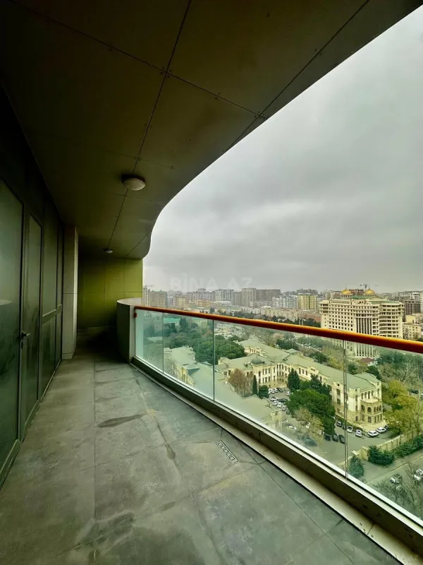 Satılır 5 otaqlı mənzil 294 m²