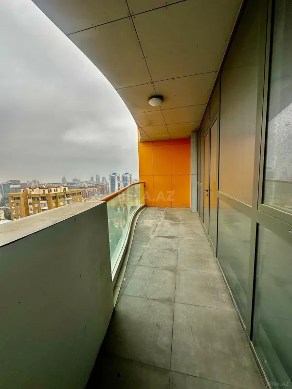 Satılır 5 otaqlı mənzil 294 m²