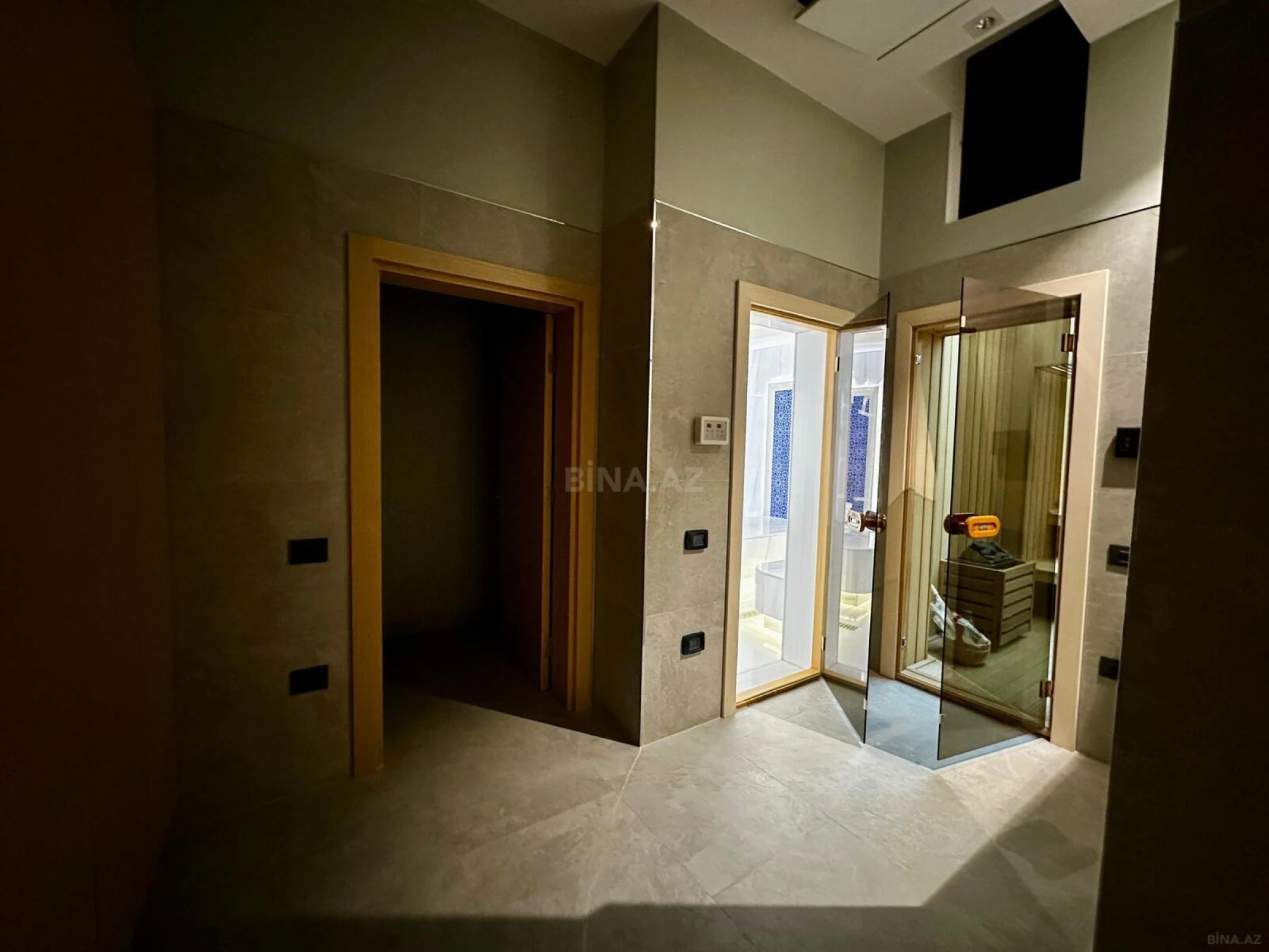 Satılır 5 otaqlı mənzil 294 m²