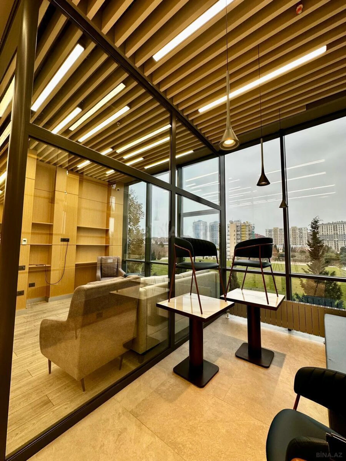 Satılır 5 otaqlı mənzil 294 m²