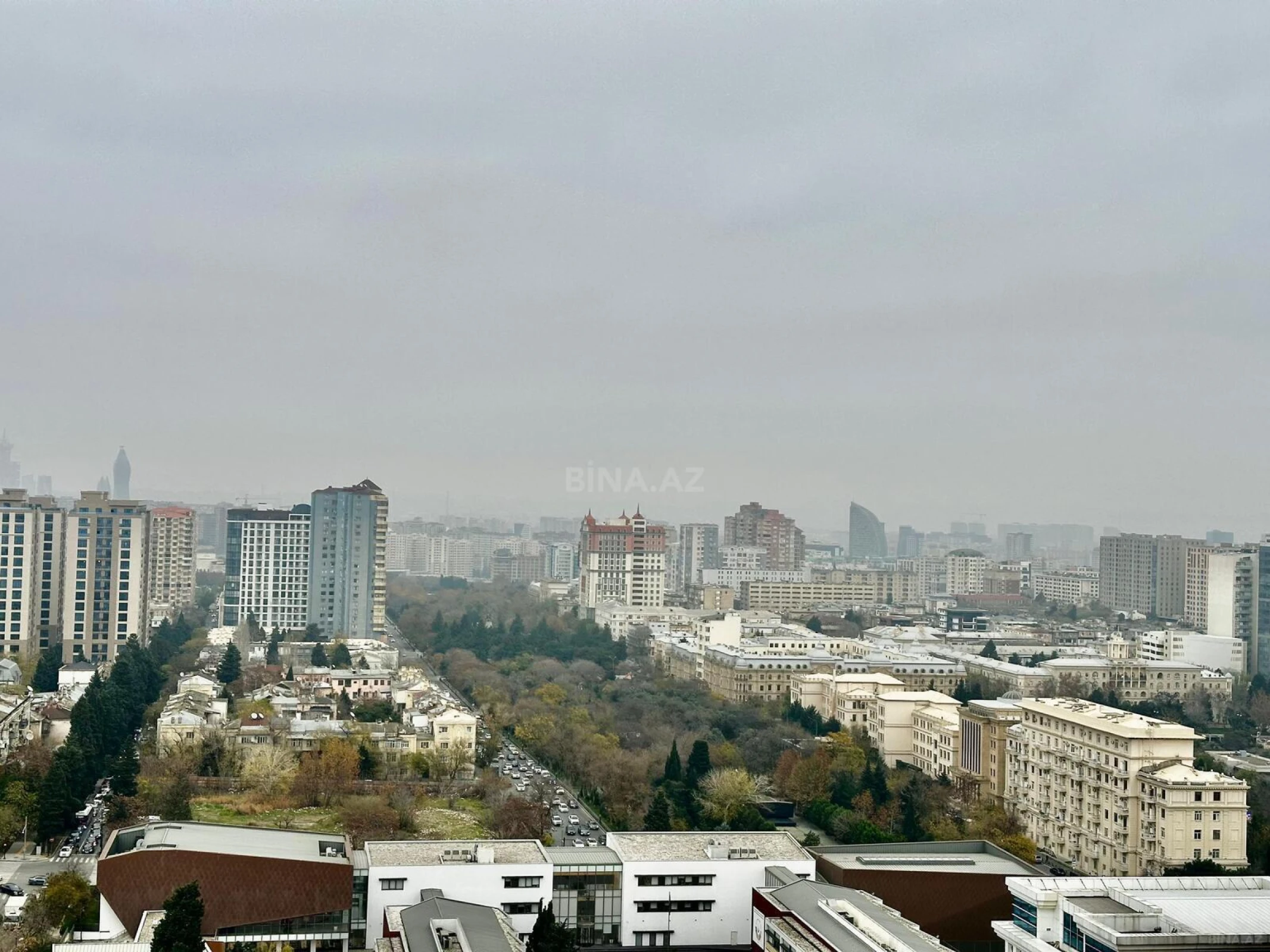 Satılır 5 otaqlı mənzil 294 m²