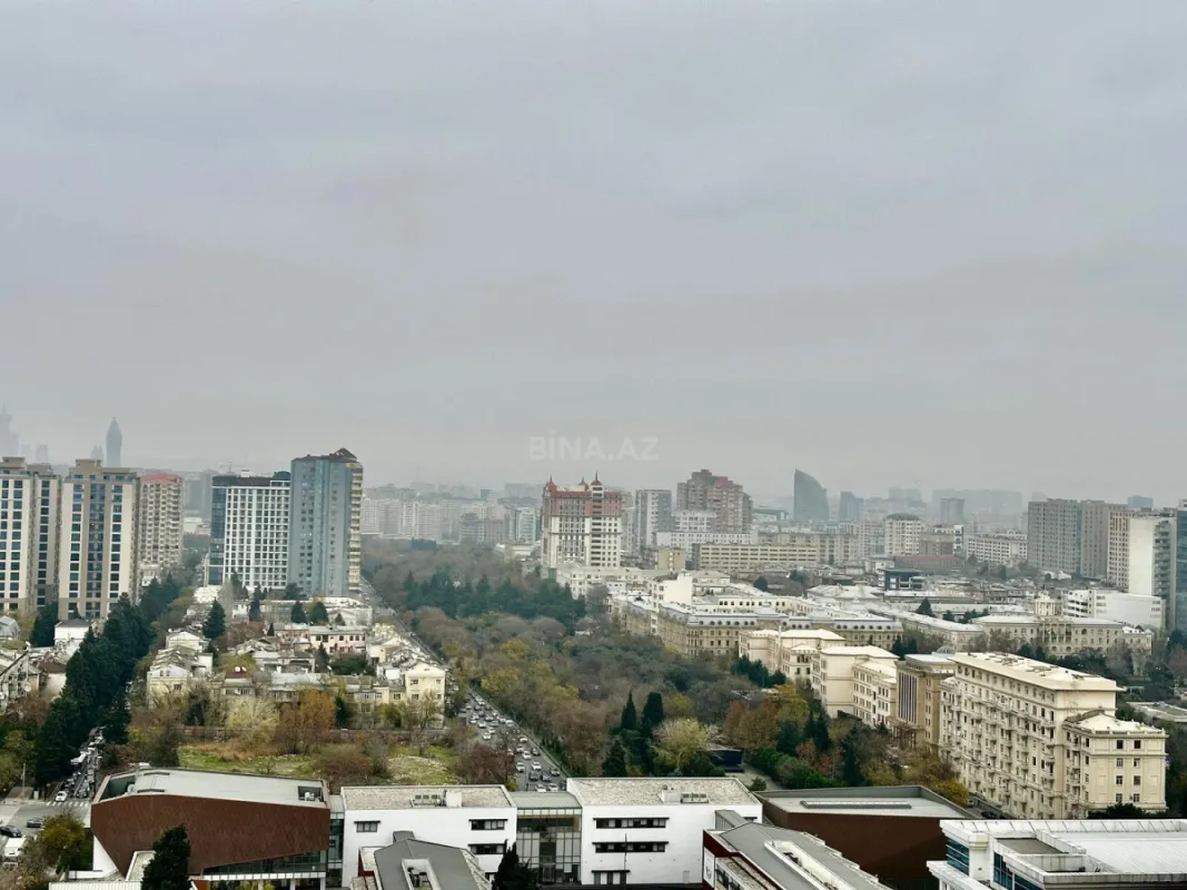 Satılır 5 otaqlı mənzil 294 m²