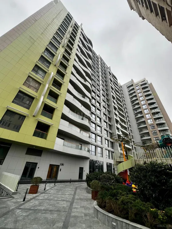Satılır 5 otaqlı mənzil 294 m²