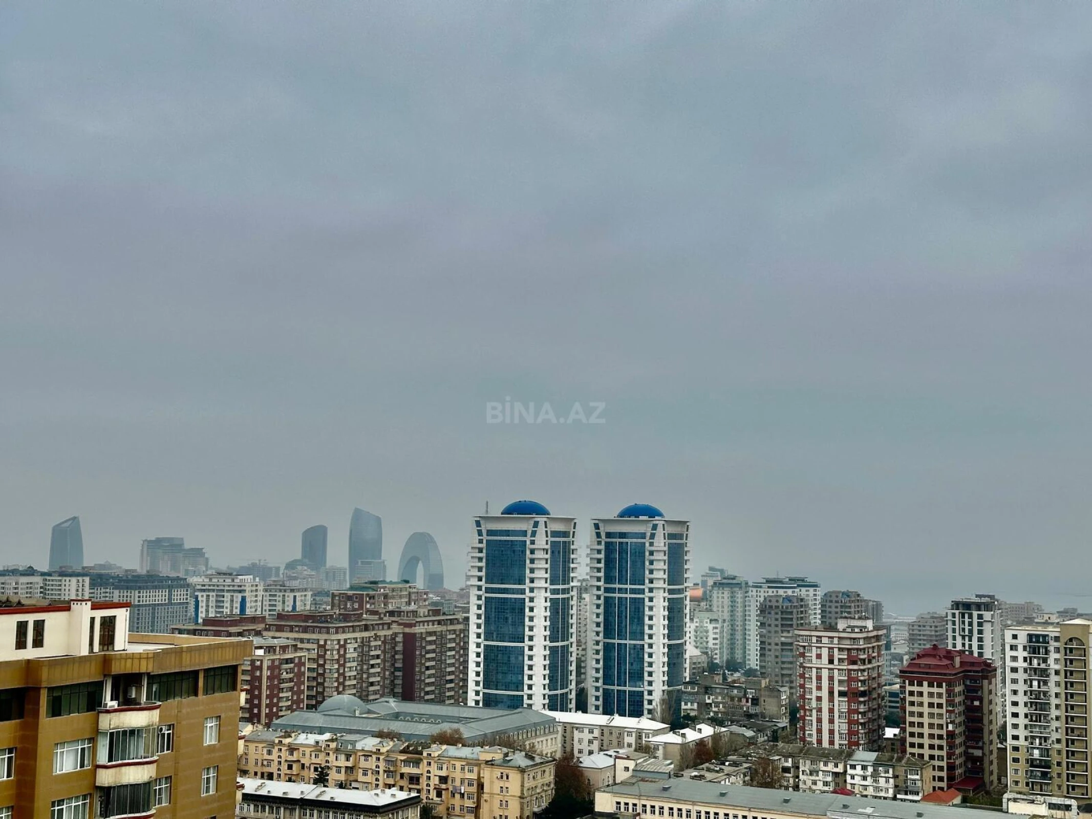 Satılır 5 otaqlı mənzil 294 m²