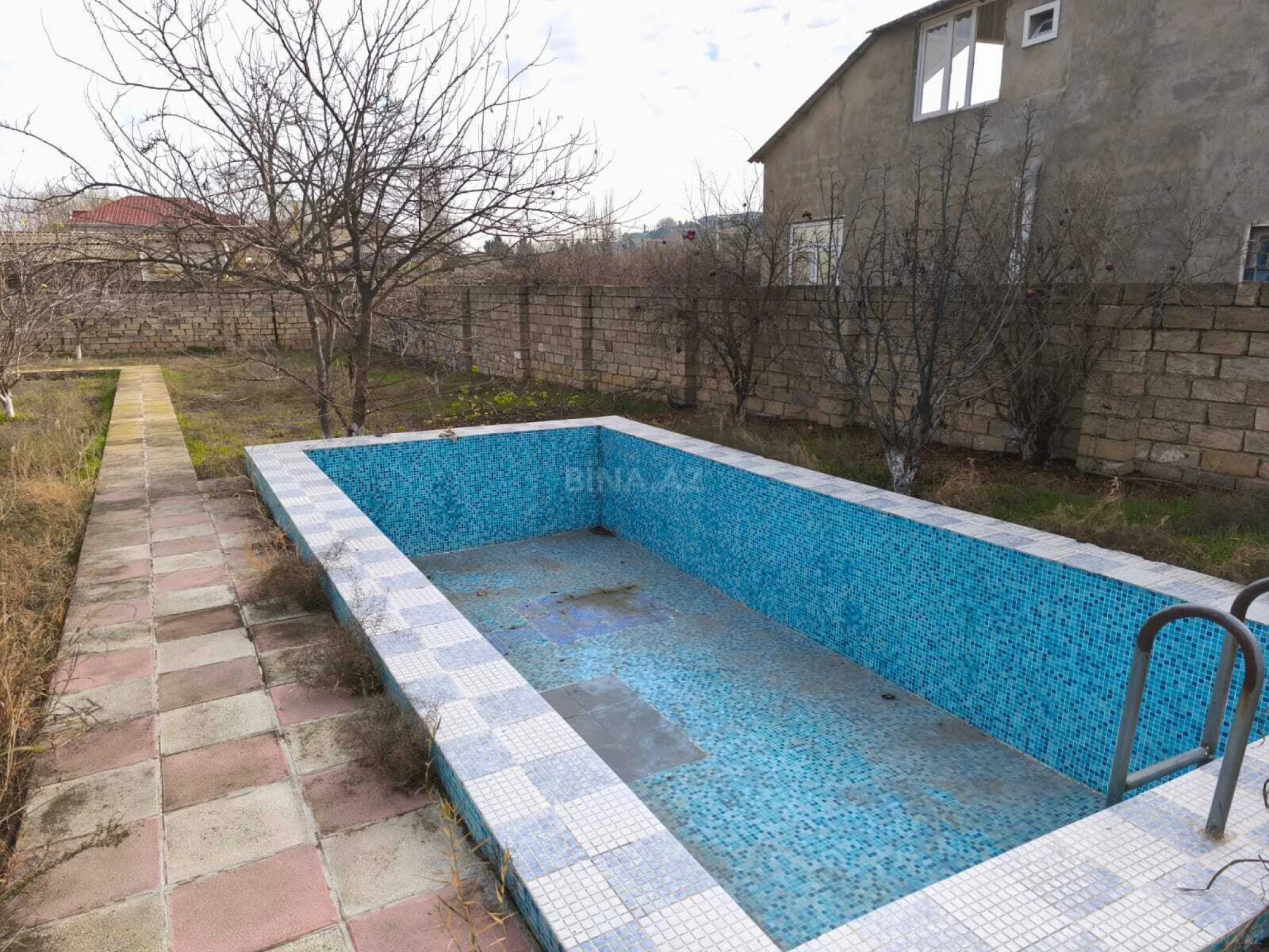 Satılır 6 otaqlı həyət evi 130 m²