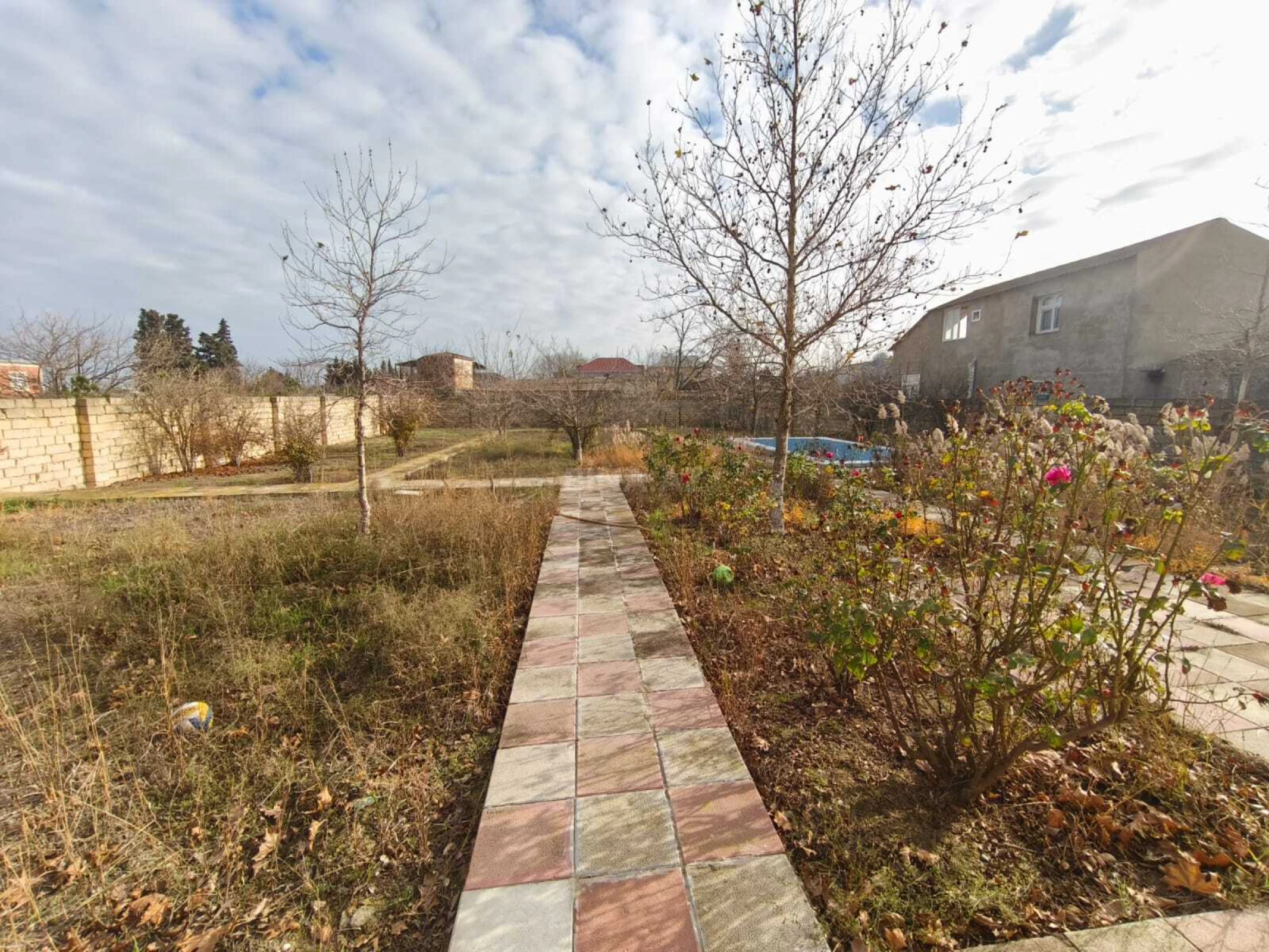 Satılır 6 otaqlı həyət evi 130 m²