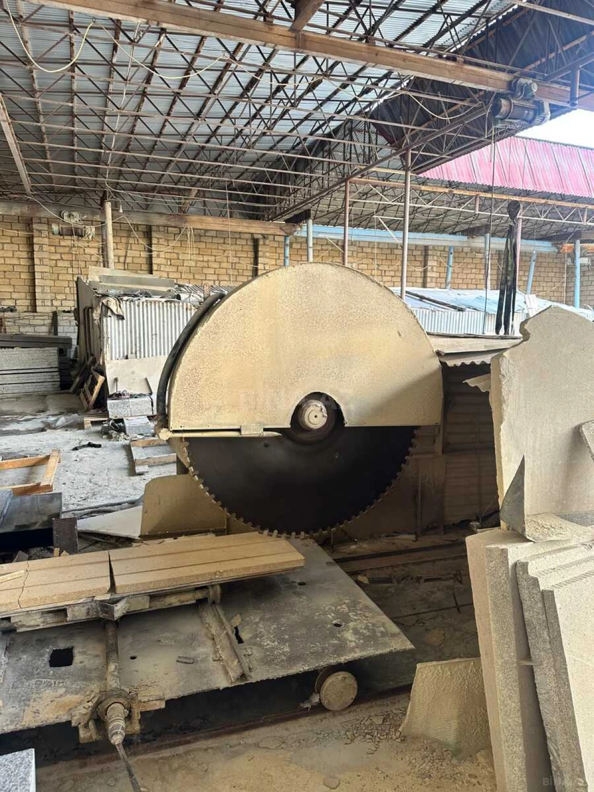 Satılır obyekt 2000 m²