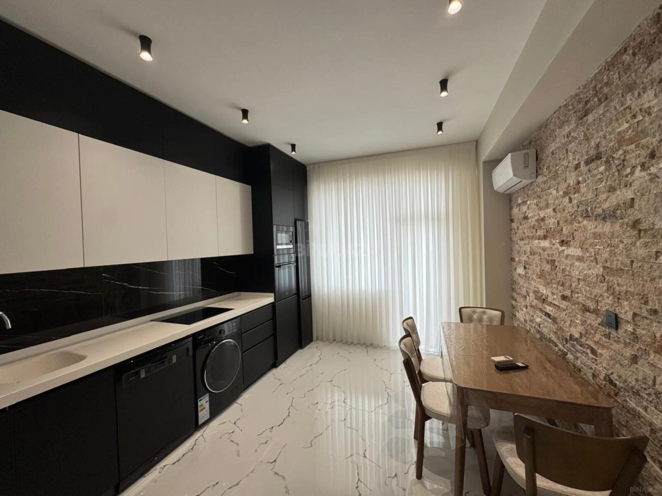 Kirayə verilir 3 otaqlı mənzil 130 m²