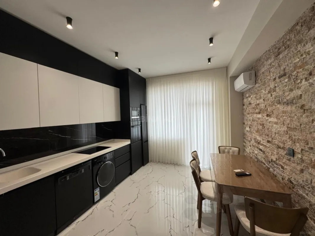 Kirayə verilir 3 otaqlı mənzil 130 m²
