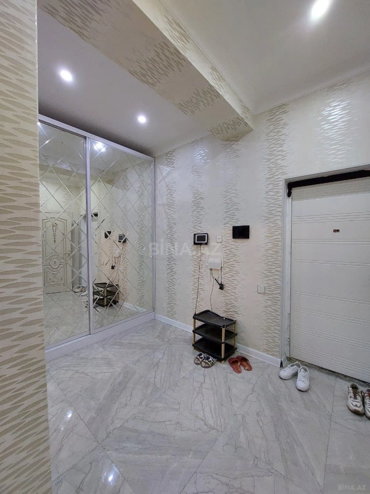Kirayə verilir 2 otaqlı mənzil 60 m²