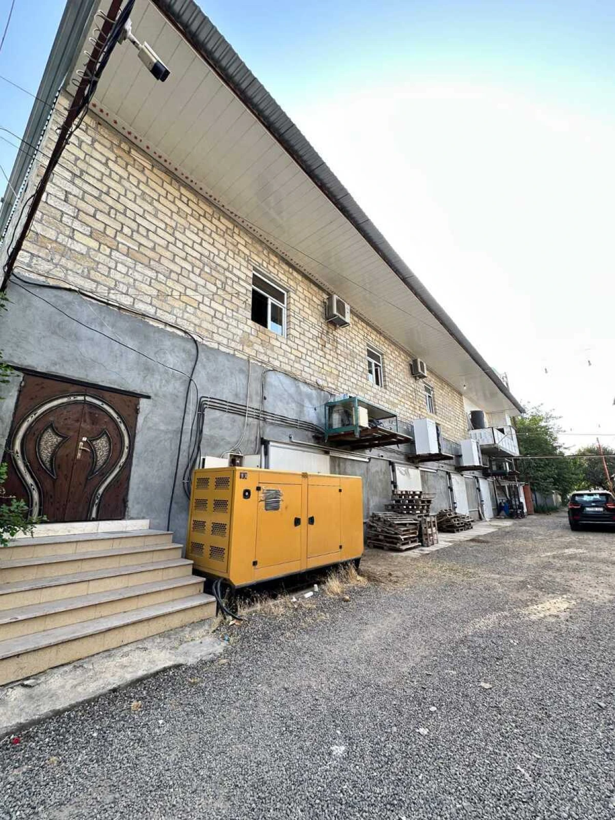 Satılır obyekt 840 m²