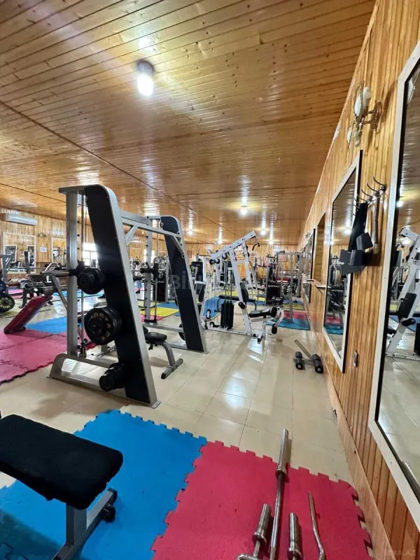 Satılır obyekt 840 m²