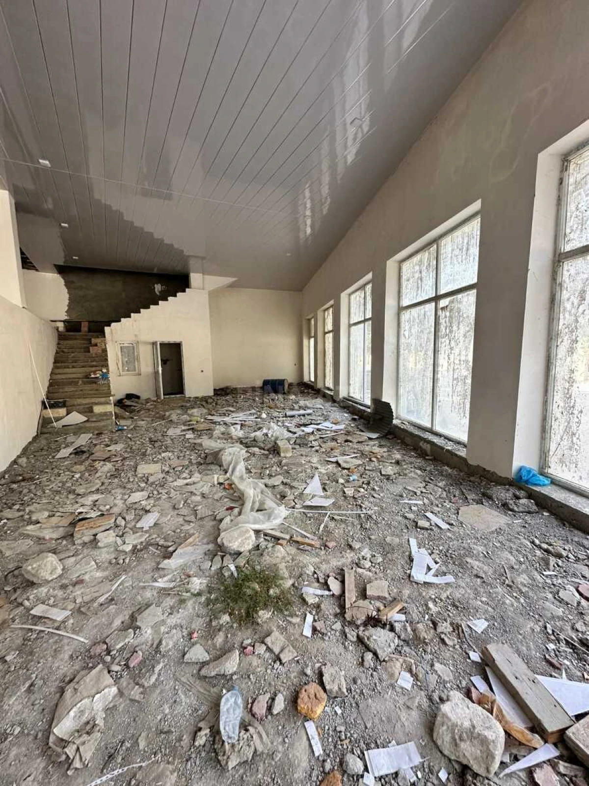 Satılır obyekt 1700 m²