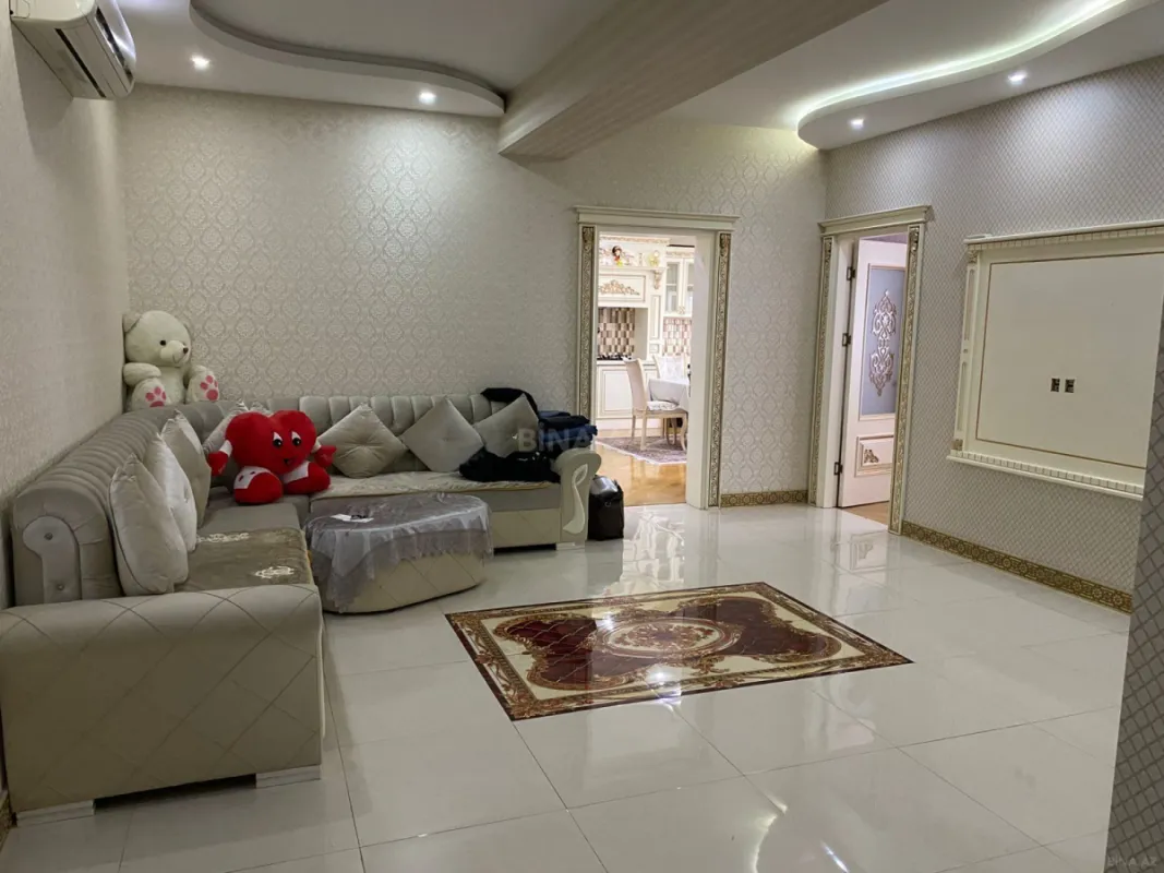 Satılır 3 otaqlı mənzil 155 m²