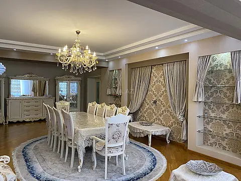 Satılır 3 otaqlı mənzil 155 m²