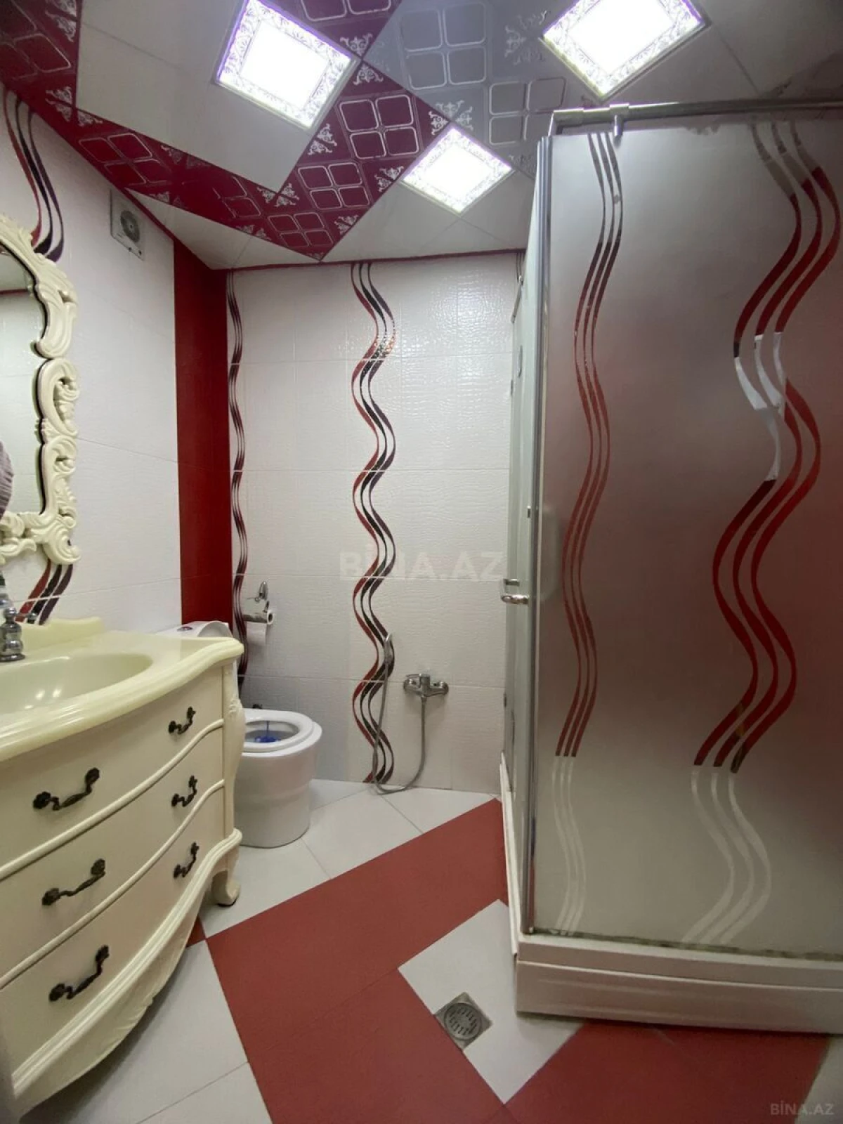 Satılır 3 otaqlı mənzil 155 m²