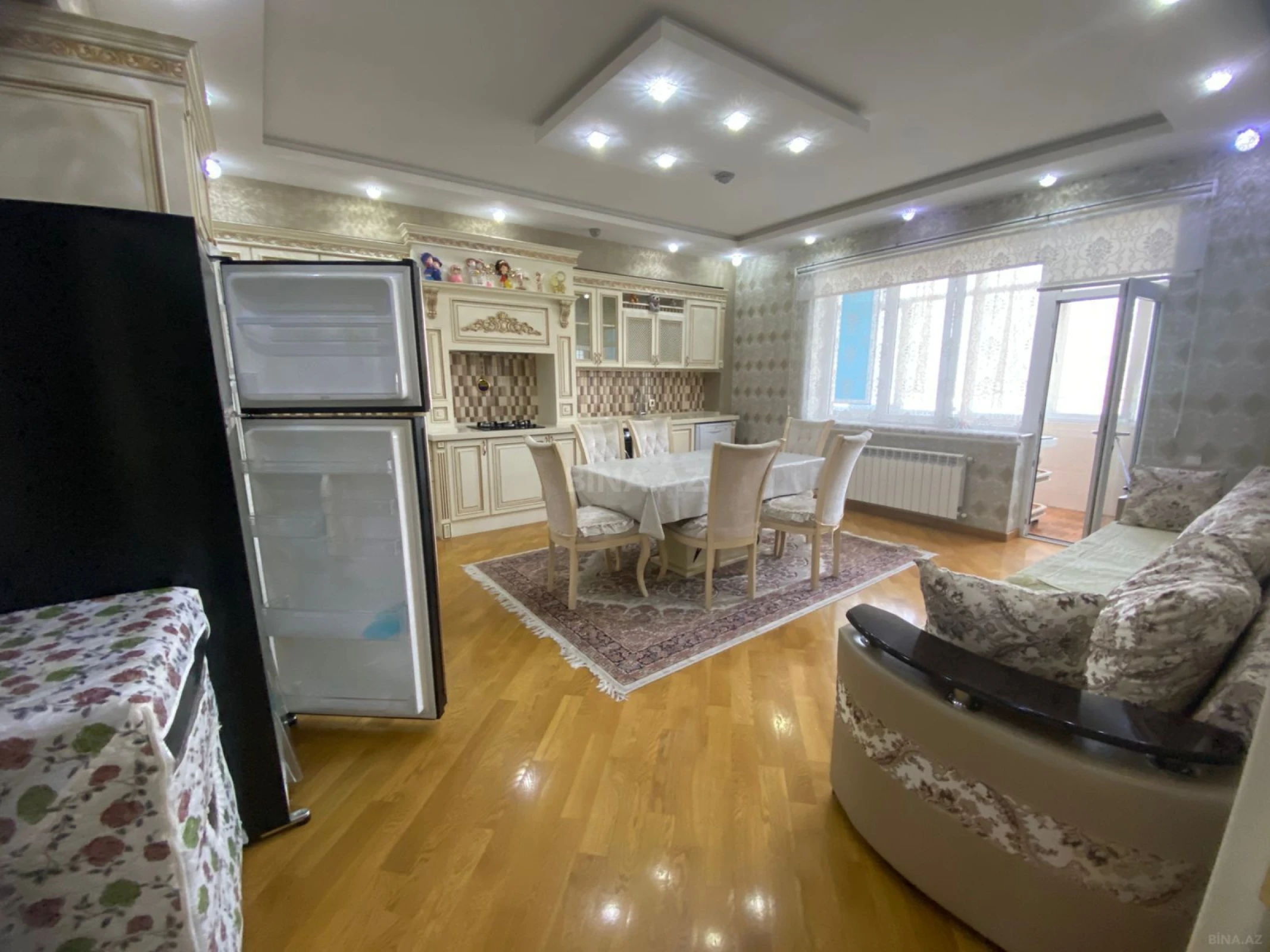 Satılır 3 otaqlı mənzil 155 m²