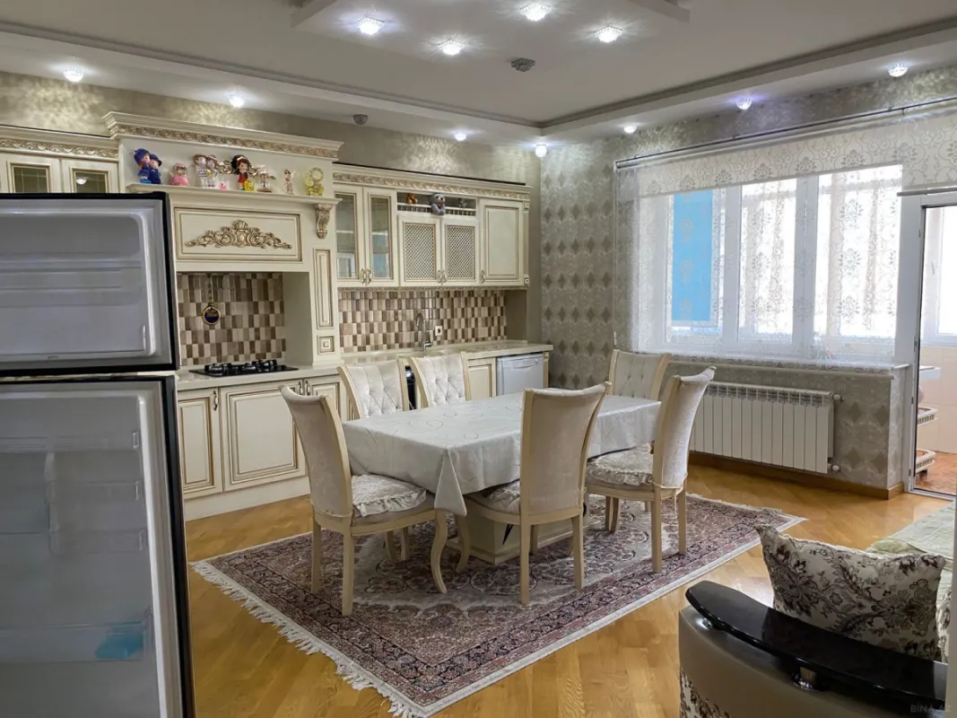 Satılır 3 otaqlı mənzil 155 m²
