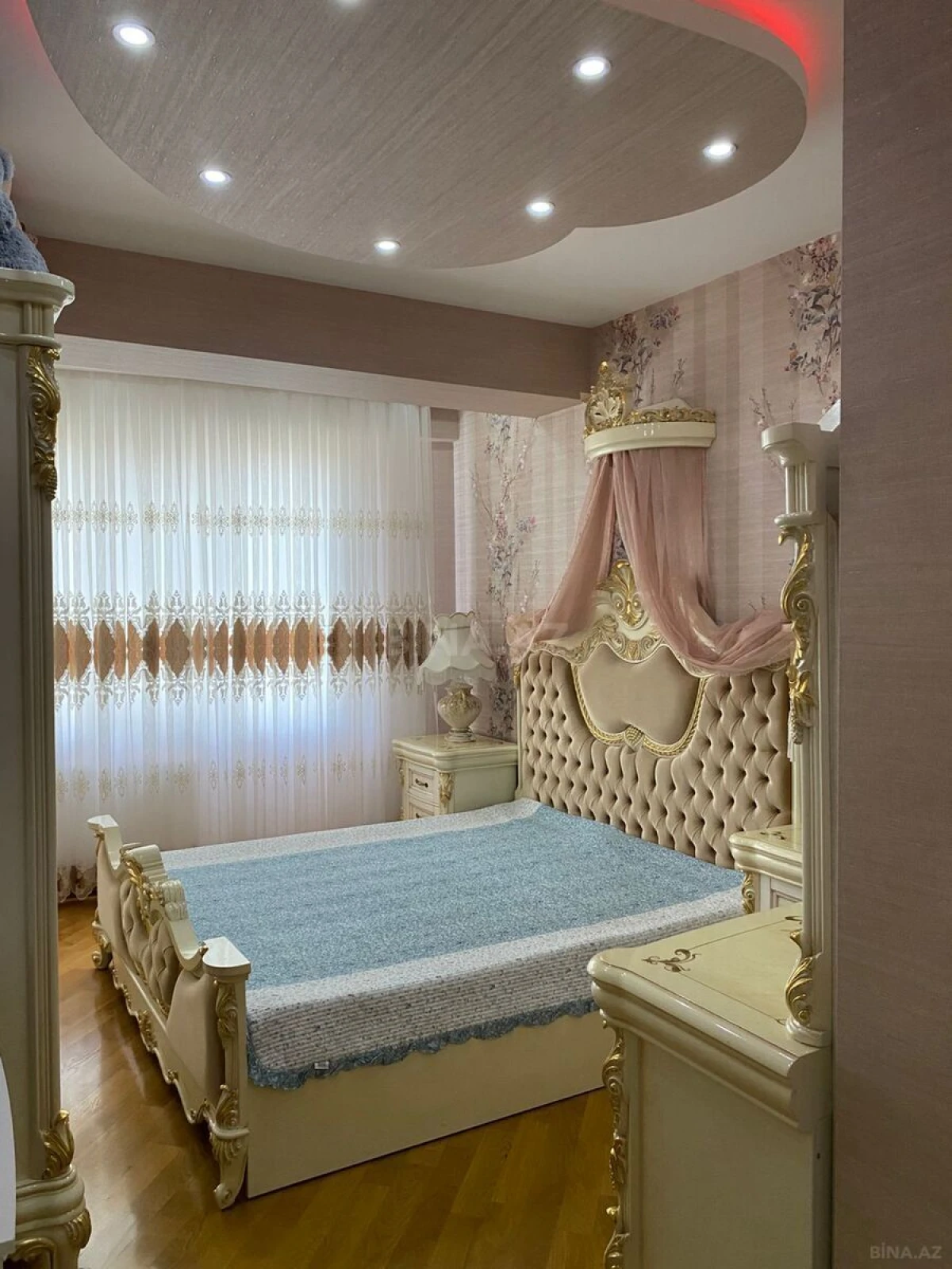 Satılır 3 otaqlı mənzil 155 m²