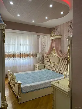 Satılır 3 otaqlı mənzil 155 m²