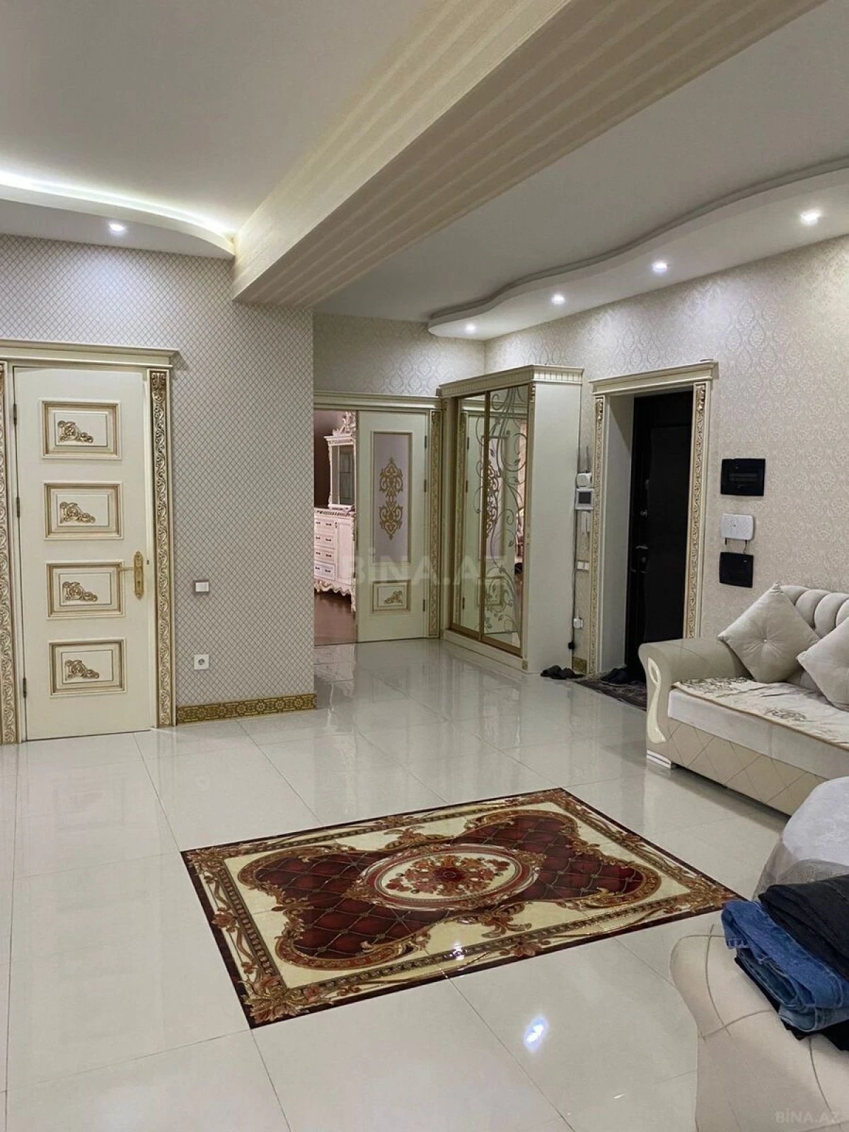 Satılır 3 otaqlı mənzil 155 m²