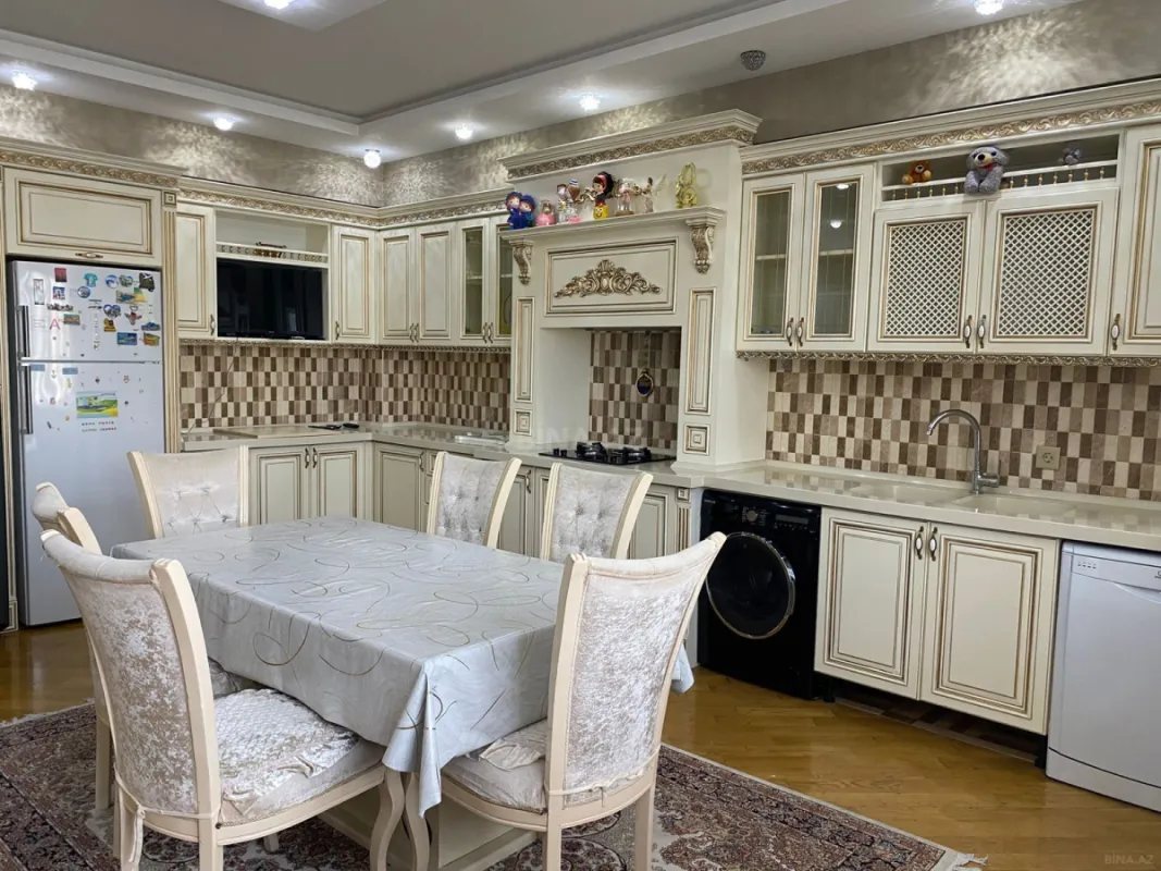 Satılır 3 otaqlı mənzil 155 m²
