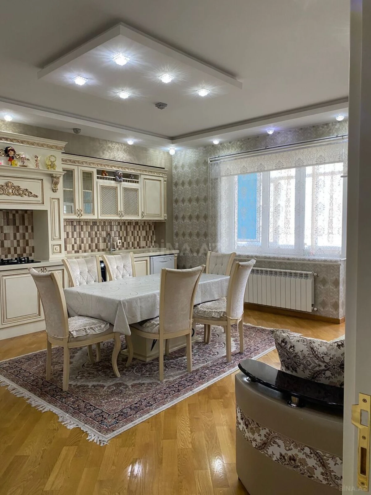 Satılır 3 otaqlı mənzil 155 m²