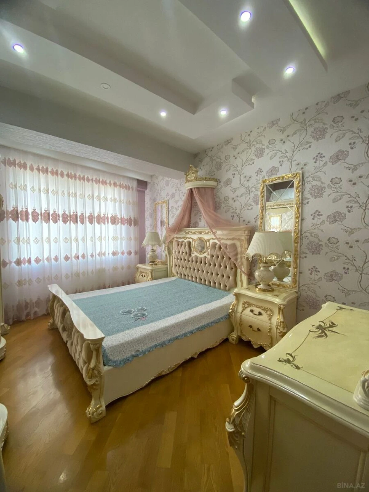 Satılır 3 otaqlı mənzil 155 m²