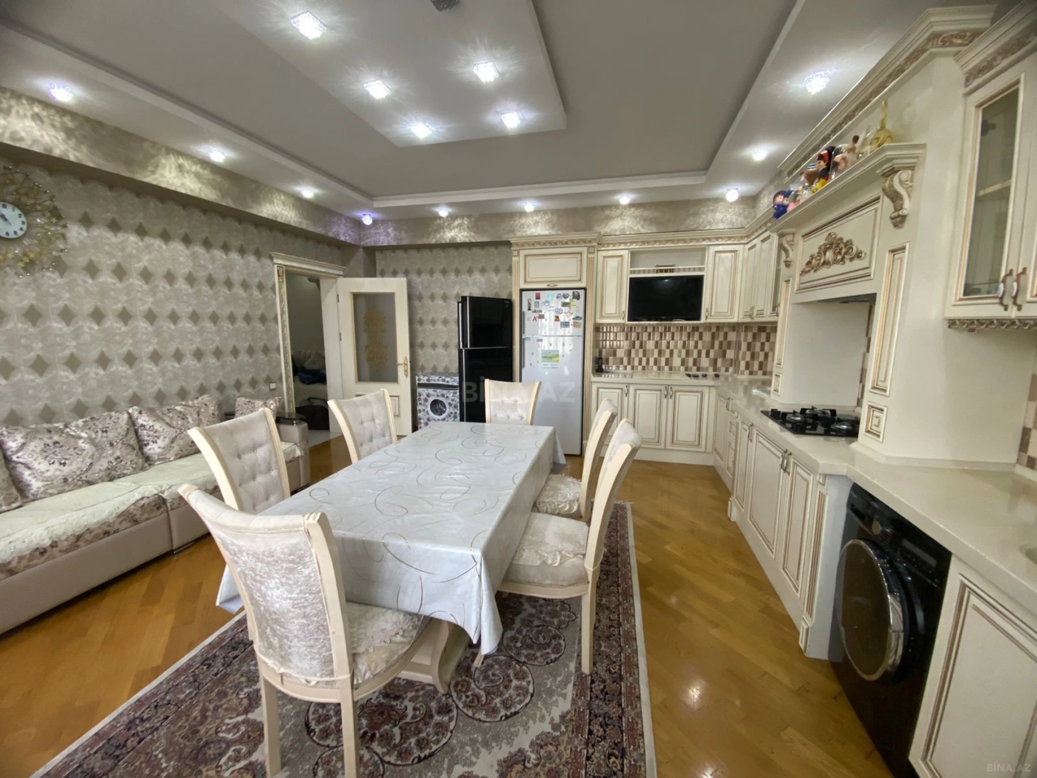 Satılır 3 otaqlı mənzil 155 m²