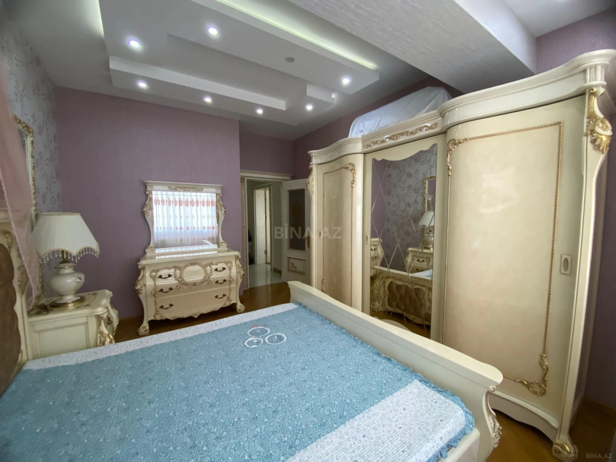 Satılır 3 otaqlı mənzil 155 m²