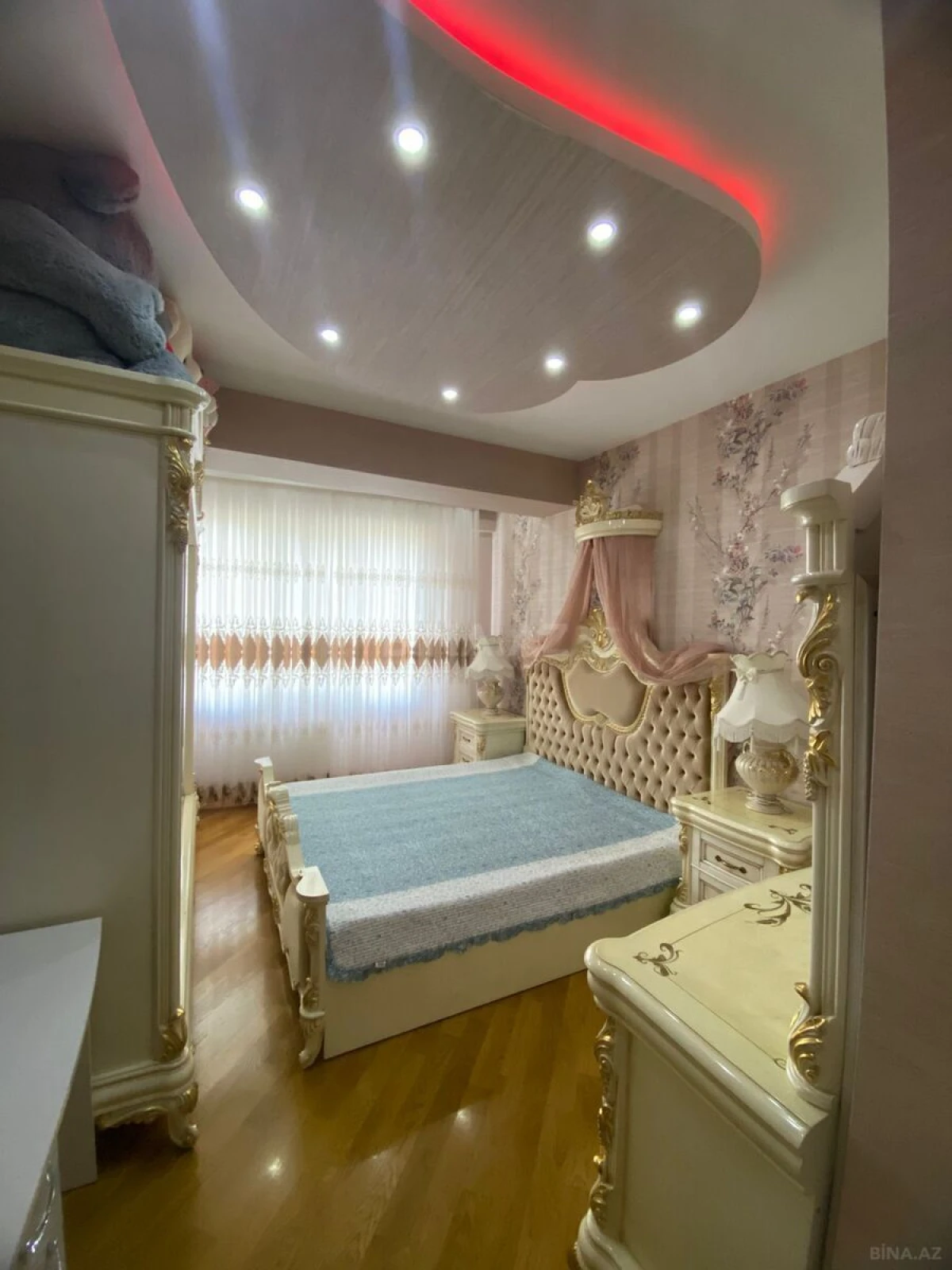 Satılır 3 otaqlı mənzil 155 m²