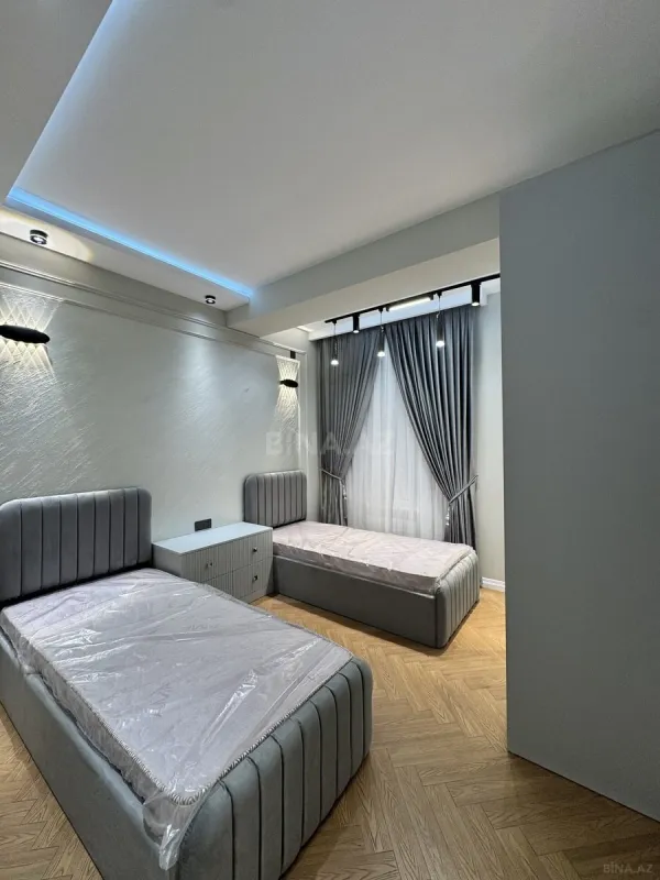 Satılır 4 otaqlı mənzil 140 m²