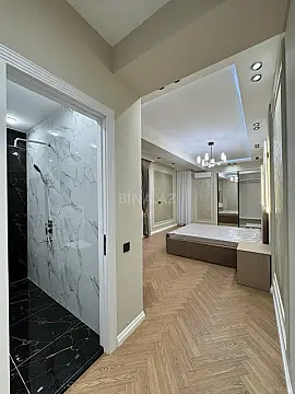 Satılır 4 otaqlı mənzil 140 m²