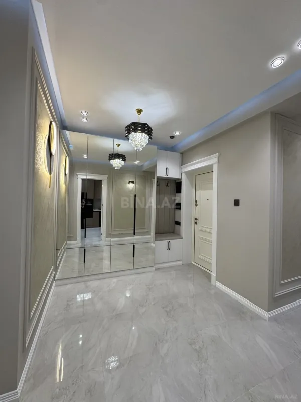 Satılır 4 otaqlı mənzil 140 m²