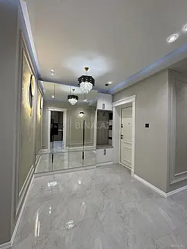 Satılır 4 otaqlı mənzil 140 m²