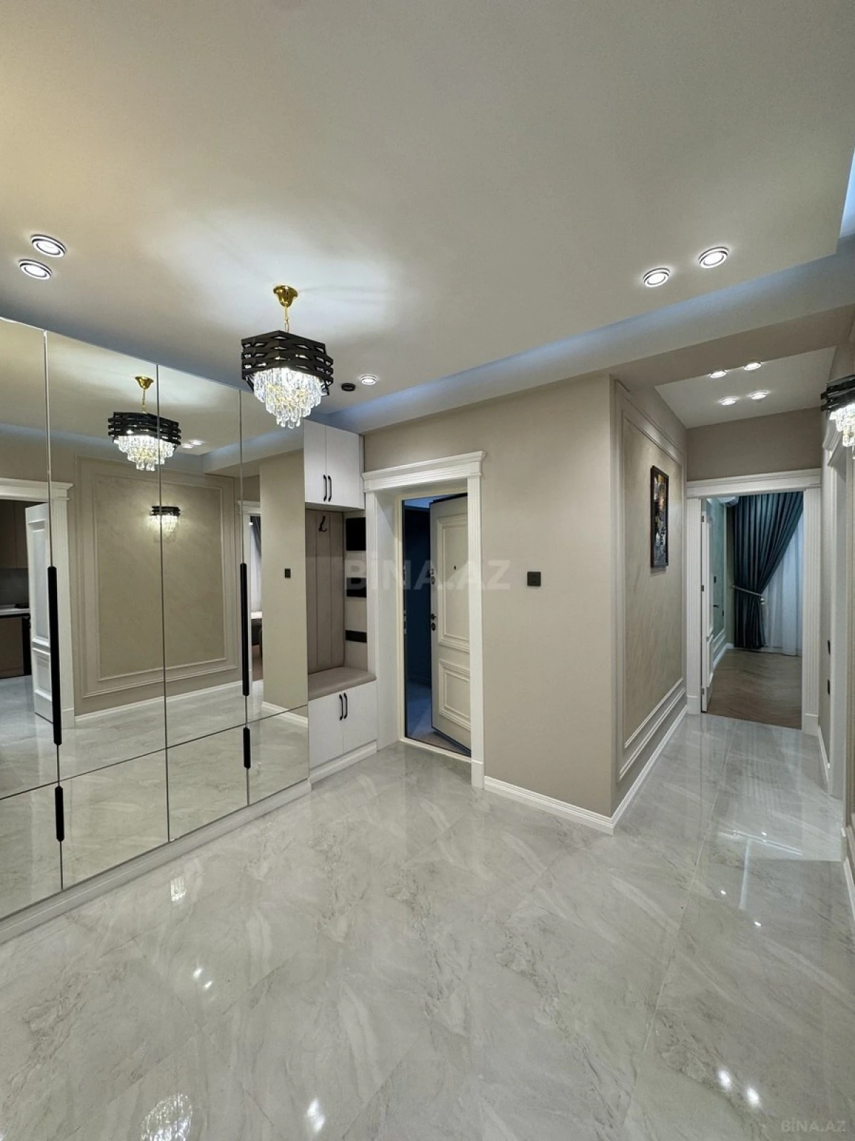 Satılır 4 otaqlı mənzil 140 m²