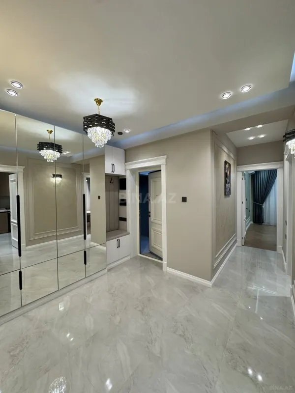 Satılır 4 otaqlı mənzil 140 m²