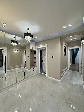 Satılır 4 otaqlı mənzil 140 m²