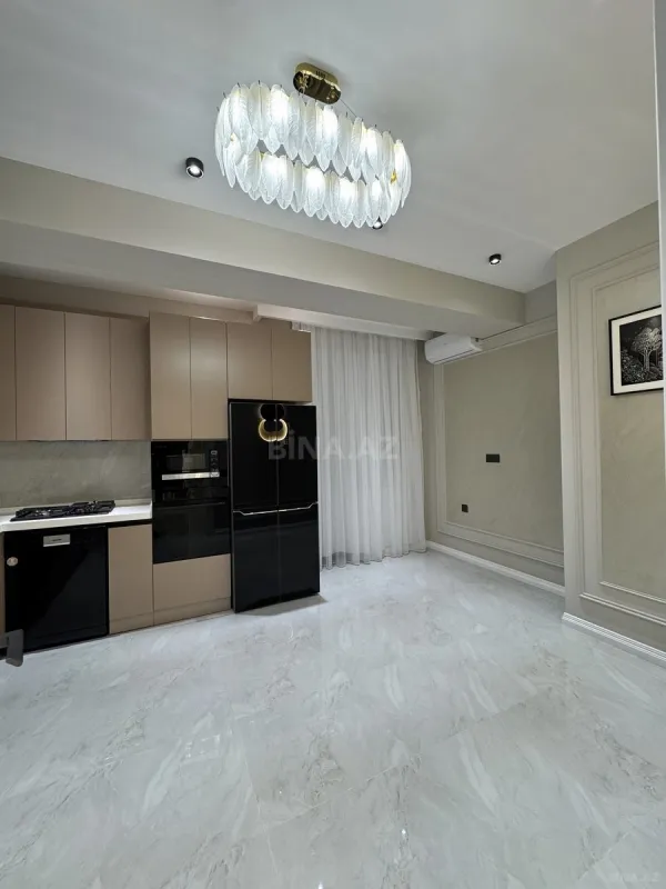 Satılır 4 otaqlı mənzil 140 m²