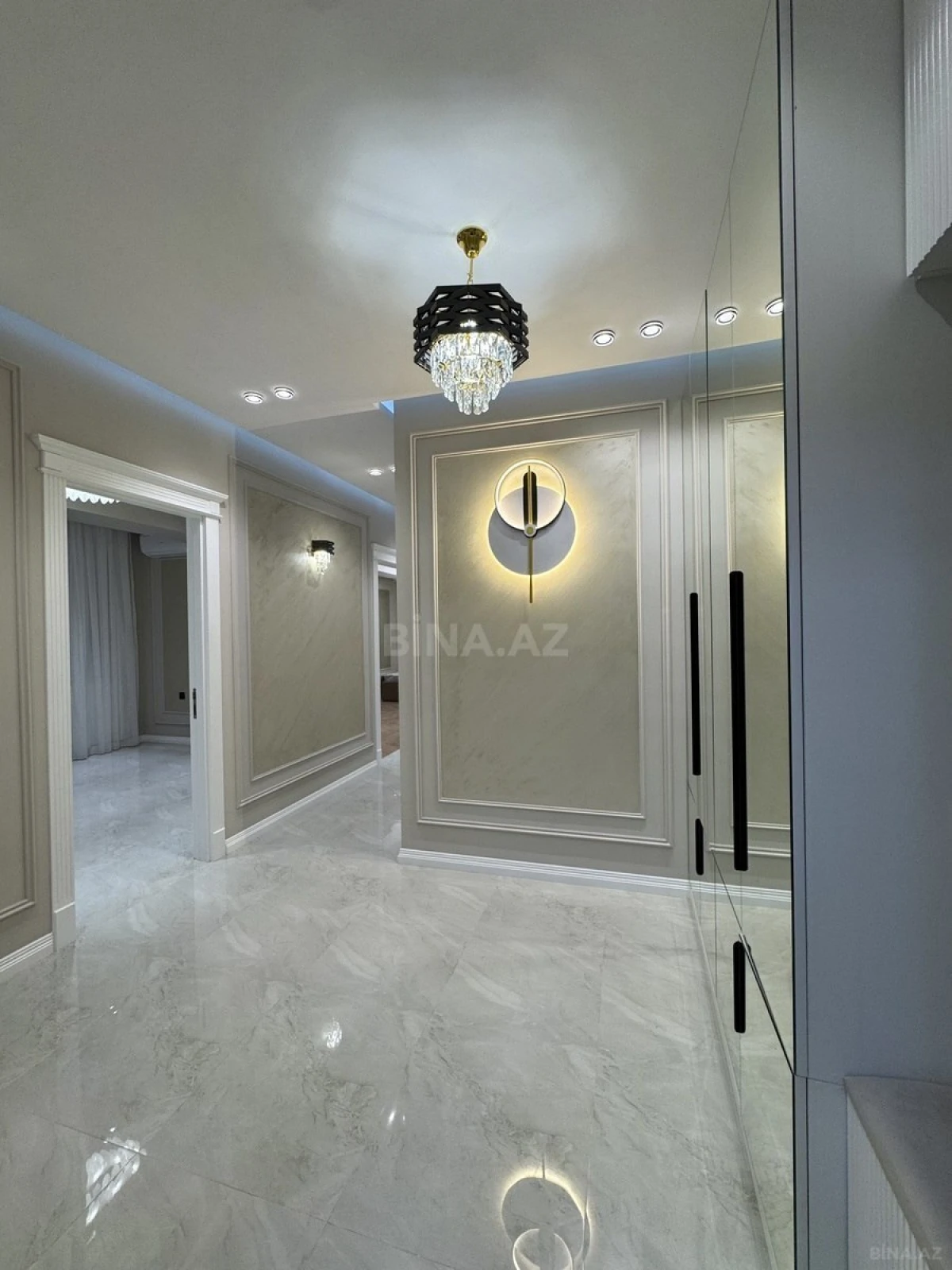 Satılır 4 otaqlı mənzil 140 m²