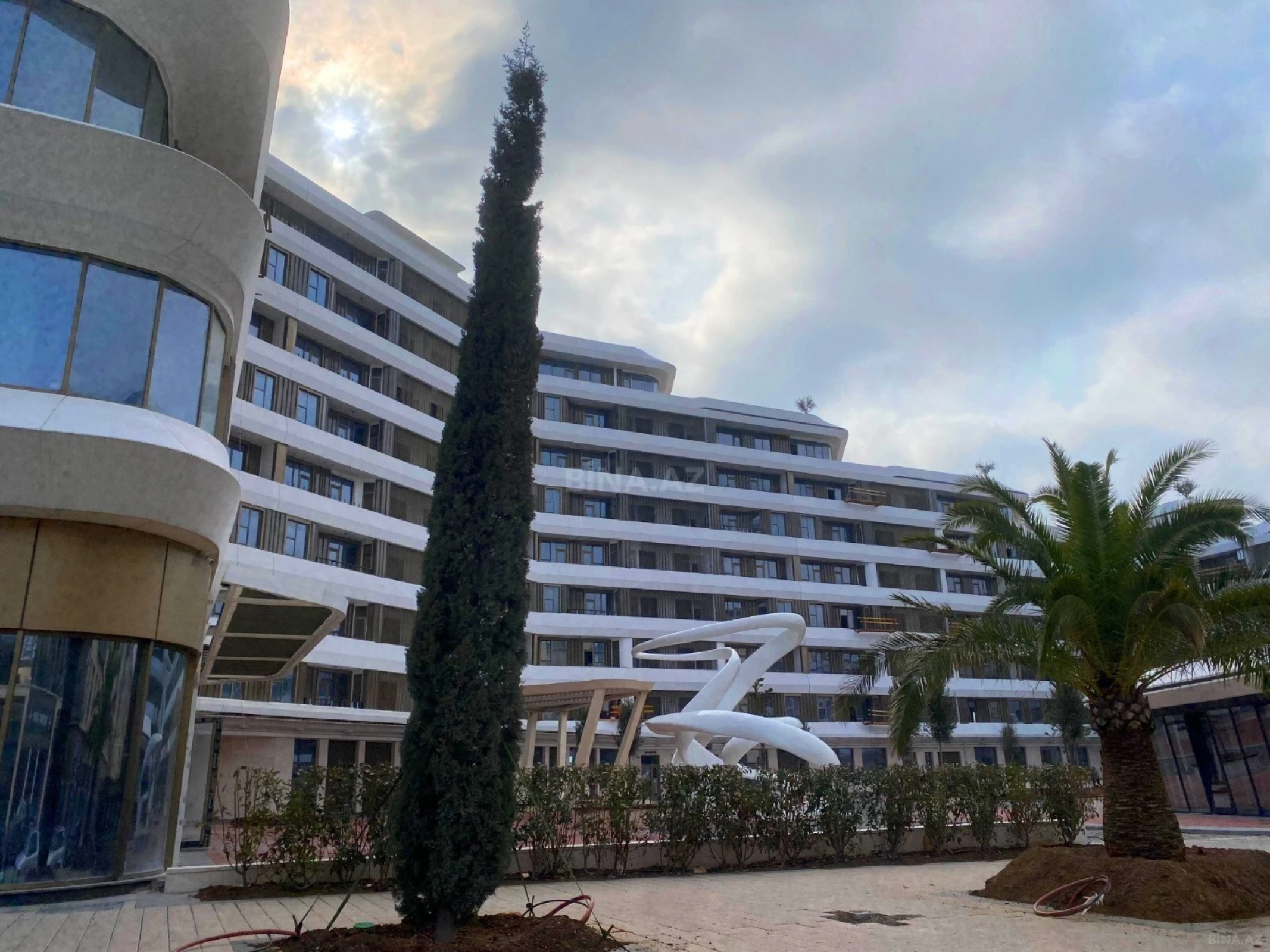 Satılır 3 otaqlı mənzil 140 m²