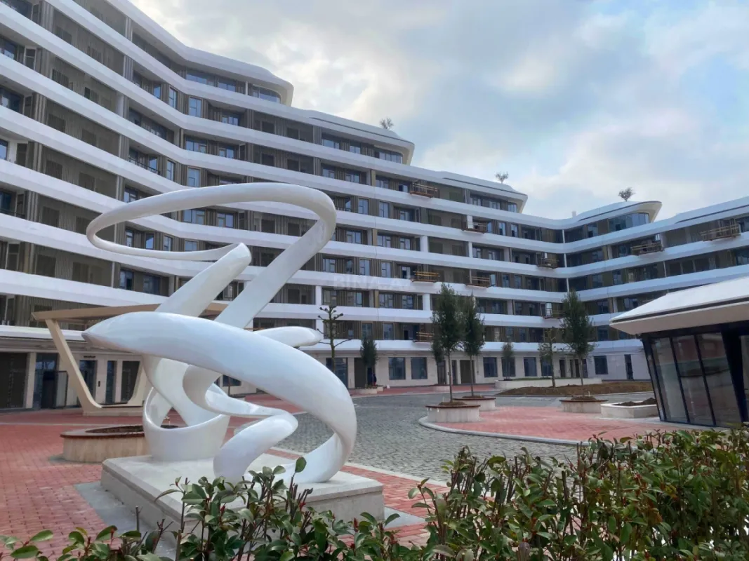 Satılır 3 otaqlı mənzil 140 m²